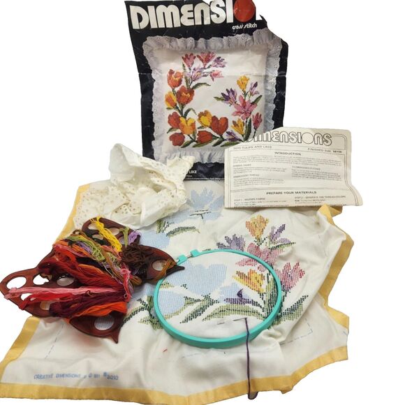 Dimensions  Tulips and Lace Cross Stitch Pillow Kit #3010 Partially Complete Vtg - Picture 1 of 8